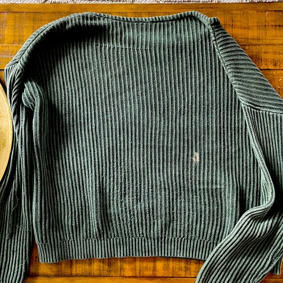 Slightly oversized Brandy Melville sweater - Picture 2 of 2